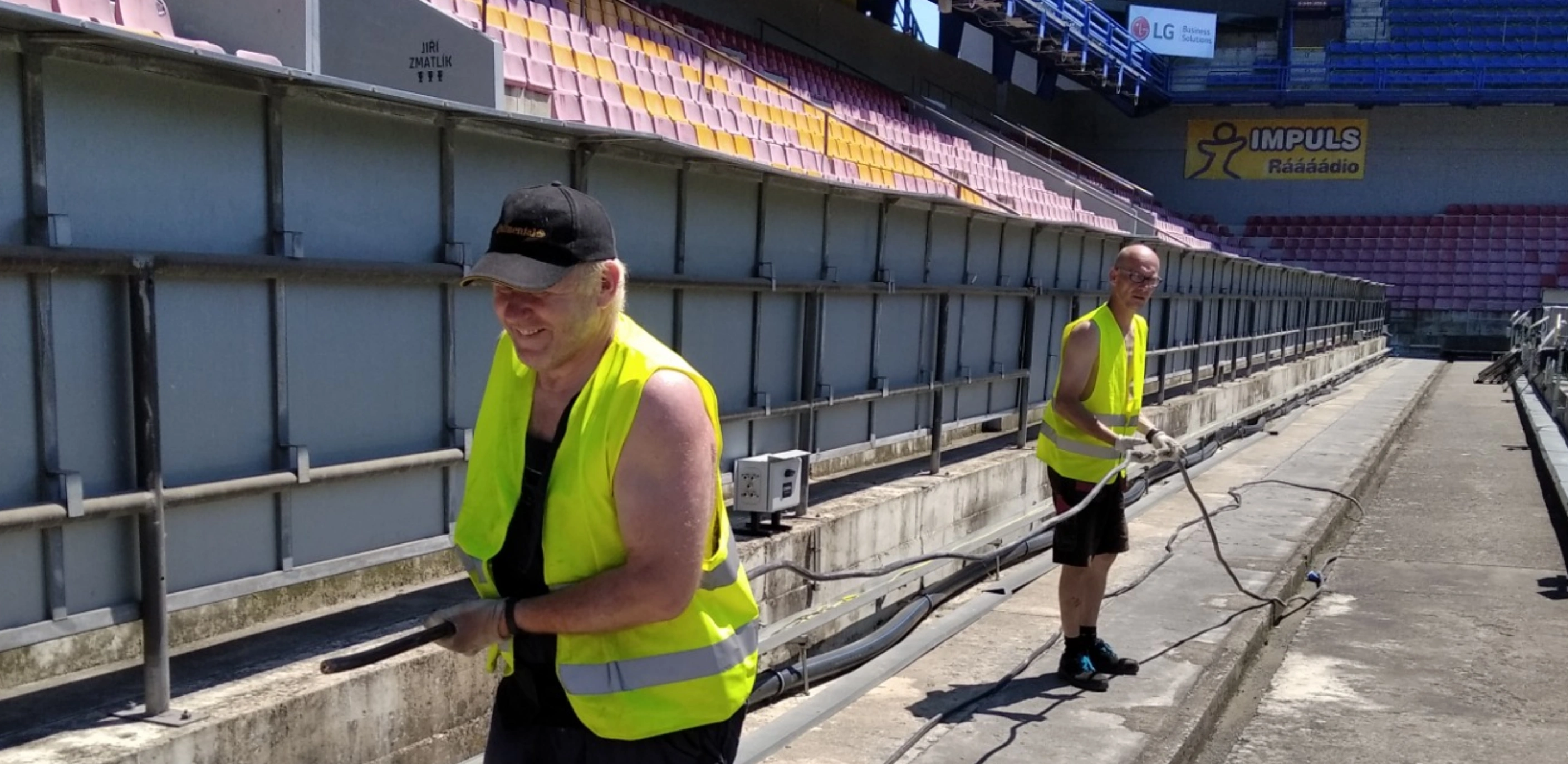 Tahání kabelu – Praha Letná